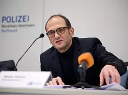 Leitet die Ermittlungen im Rockermilieu: Kriminaldirektor Denis Andric - © Bernd Thissen/dpa