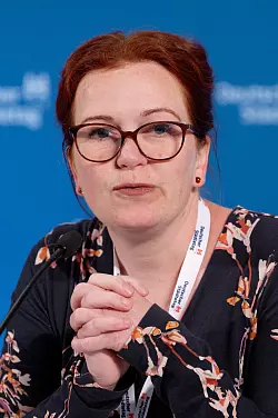 Schnellere Verfahren k&ouml;nne man dazu durchaus mit dem Erhalt von Artenvielfalt und Naturschutz in Einklang bringen, betonte die St&auml;dtetag-Vizepr&auml;sidentin Katja D&ouml;rner (Gr&uuml;ne). (Archivbild) - &copy; Henning Kaiser/dpa