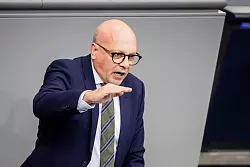 Der innenpolitische Sprecher der Unionsfraktion, Alexander Throm (CDU), sagt: «Wenn wir Gespräche über die Ausreise von Afghanen führen können, warum dann nicht auch über deren Heimkehr?» (Archivbild) - © Christoph Soeder/dpa