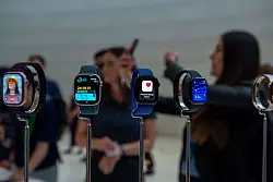 CO2-neutral? Apples Smartwatches. - © Andrej Sokolow/dpa