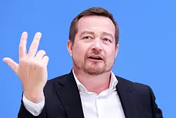 Es ist der erste Jahresbericht, den der Polizeibeauftragte des Bundes, Uli Grötsch, vorstellt. - © Carsten Koall/dpa