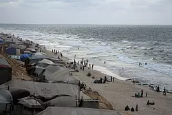 Zeltlager am Strand des Gazastreifens. - &copy; Abdel Kareem Hana/AP/dpa