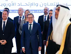 Der deutsche Au&szlig;enminister Johann Wadephul (M) in Kuwait. - &copy; Soeren Stache/dpa