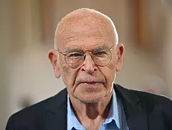 G&uuml;nter Wallraff unterst&uuml;tzt die gr&uuml;ne Oberb&uuml;rgermeister-Kandidatin Berivan Aymaz. (Archivbild) - &copy; Arne Dedert/dpa