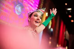 Carolin Kebekus ist &uuml;berzeugte K&ouml;lnerin, findet aber, dass der Dreck in der Stadt langsam etwas &uuml;berhand nimmt. (Archivbild) - &copy; Rolf Vennenbernd/dpa