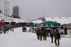 D&auml;nische Soldaten im Hafen von Nuuk. (Archivbild) - &copy; Mads Claus Rasmussen/Ritzau Scanpix Foto/AP/dpa