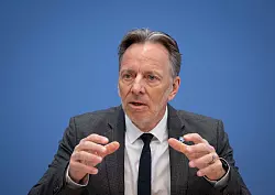 Der Präsident des Bundeskriminalamts (BKA), Holger Münch, warnt vor einer Zunahme harter Drogen in Deutschland. - © Soeren Stache/dpa