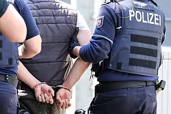 Den 27-J&auml;hrigen nahm die Polizei in Gewahrsam. - &copy; Christoph Reichwein/dpa