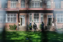 Polizei und Feuerwehr r&uuml;ckten mit einem Gro&szlig;aufgebot aus. - &copy; Christoph Reichwein/dpa