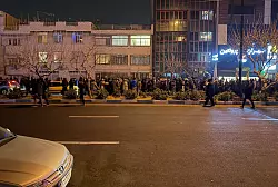 Kanzler Merz geht von einem baldigen Sturz der Regierung im Iran aus. (Archivbild) - &copy; Uncredited/UGC/AP/dpa