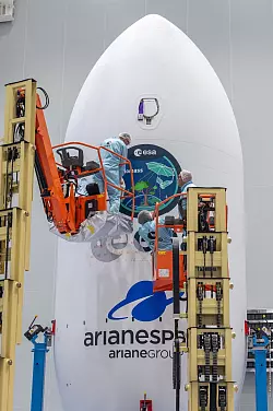 Nach dem Start soll der Erdbeobachtungssatellit «Biomass» in einer Höhe von 666 Kilometern fliegen. - © S. Martin/ ESA-CNES-ARIANESPACE/Optique vidéo du CSG–S. Martin/dpa