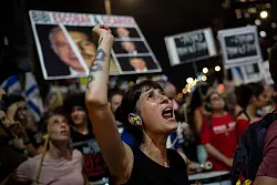 Kritiker werfen Netanjahu vor, ein Abkommen sabotieren zu wollen. - &copy; Leo Correa/AP