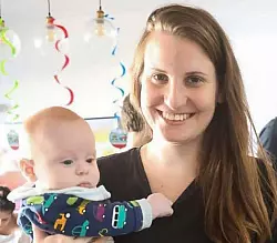 Schiri Bibas mit einem ihrer S&ouml;hne. (Archivbild) - &copy; Uncredited/Hostages Family Forum/AP/dpa