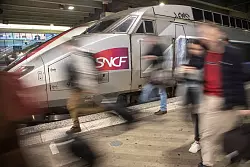 Im französischen TGV geht es deutlich ruhiger zu als im deutschen ICE. - © Michel Euler/AP/dpa-tmn