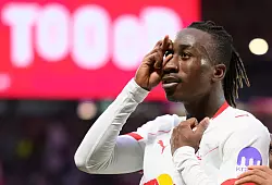 Yan Diomande (RB Leipzig) jubelt nach dem 1:0 gegen Stuttgart. - © Hendrik Schmidt/dpa