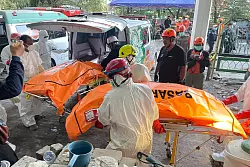 14 Menschen haben das Ungl&uuml;ck nicht &uuml;berlebt, 49 werden vermisst - &copy; Trisnadi/AP/dpa