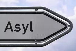 Im ersten Halbjahr kamen deutlich weniger Asylbewerber nach Europa. (Archivbild) - &copy; Patrick Pleul/dpa