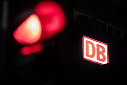 Mit einem neuen Tarifangebot wollte die Deutsche Bahn die GDL wieder an den Verhandlungstisch holen - doch die Gewerkschaft ruft stattdessen zum n&auml;chsten Streik auf. - &copy; Fabian Strauch/dpa