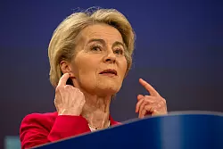 Ursula von der Leyen will mit US-Präsident Donald Trump verhandeln, hat aber auch Pläne für den Fall, dass er dies nicht will. (Archivbild) - © Wiktor Dabkowski/ZUMA Press Wire/dpa