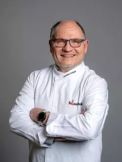 Joachim Habiger ist Koch, Konditormeister und Chef einer Patisserie-Fachschule. - © Torsten Silz/Joachim Habiger/dpa-tmn