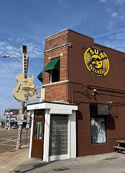 «The King» was here: Im Sun Studio in Memphis nahm der junge Elvis Presley seine ersten Platten auf. - © Verena Wolff/dpa-tmn