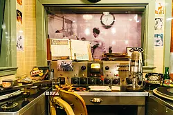 Einblick ins Aufnahmestudio: Neben Elvis nahm unter anderem auch Johnny Cash im Sun Studio Songs auf. - © Josh Ness/Tennessee Tourism/dpa-tmn