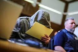 Abu Walaa, verurteilter IS-Terrorist und früherer IS-Statthalter in Deutschland, scheitert mit Klage gegen seine Ausweisung. - © Christoph Reichwein/dpa