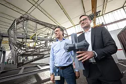 Die Kirchturmspitze soll im kommenden Jahr montiert werden. (Archivbild) - &copy; Marijan Murat/dpa