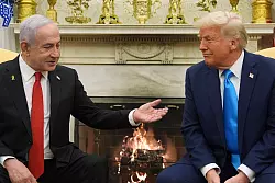 Trump und Netanjahu führten ein offensichtlich gutes Gespräch. - © Evan Vucci/AP/dpa