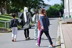 Sollen Asylbewerber stärker in Helferjobs gedrängt werden? (Archivfoto) - © Daniel Löb/dpa