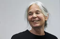 Daniela Klette ist unter anderem wegen versuchten Mordes angeklagt. - © Wolfgang Rattay/Reuters/Pool/dpa