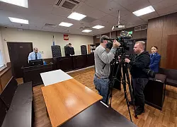 Richter Konstantin Otschirow hat den Prozess gegen den deutschen Bildhauer Jacques Tilly kurz nach dem Auftakt verschoben. - &copy; Ulf Mauder/dpa