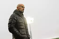 Trainer Antonio Di Salvo erlebte wieder einen Fehlstart seines Teams. - © Christian Charisius/dpa