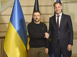 Der ukrainische Pr&auml;sident Wolodymyr Selenskyj wird von dem belgischen Premierminister Alexander De Croo in Br&uuml;ssel empfangen. - &copy; Pool Didier Lebrun/Belga-Pool/dpa