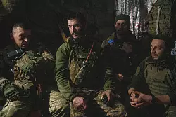 Kämpfe um Pokrowsk dauern an. (Archivbild) - © Evgeniy Maloletka/AP/dpa