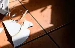 H&auml;usliche Gewalt betrifft in den meisten F&auml;llen Frauen und M&auml;dchen. (Symbolfoto) - &copy; Robert Michael/dpa