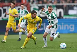 SC Preußen Münster und Eintracht Braunschweig spielten im Kellerduell gegeneinander. - © Friso Gentsch/dpa