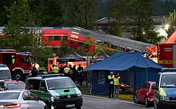 Als der Zug entgleist, sind viele Kinder und Jugendliche an Bord. (Archivbild) - © Angelika Warmuth/dpa