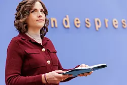 Elisabeth Kaiser wurde kurz vor der Vereinigung in Ostdeutschland geboren. - &copy; Carsten Koall/dpa