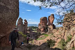 Das Elbsandsteingebirge lässt grüßen: Belogradchik-Felsen in Bulgarien. - © Françoise Hauser/dpa-tmn