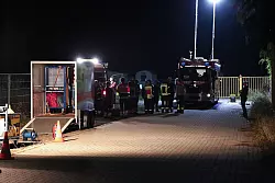 Aufatmen nach einer Nacht in Sorge. Ein zehnjähriger Junge wurde in einer Garage gefunden. - © Benjamin Müller/dpa