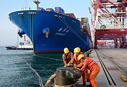 Die Container-Buchungen von China in die USA hatten zuletzt schon stark abgenommen. (Symbolbild) - &copy; ---/XinHua/dpa