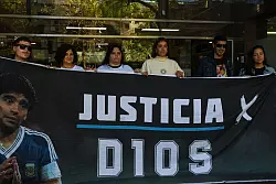 Seit Mitte März stehen Ärzte und Pfleger der argentinischen Fußballlegende wegen Totschlags vor Gericht. - © Sebastián Hipperdinger/EUROPA PRESS/dpa