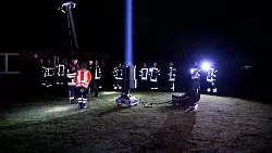 Bei den Skybeamern handelt es sich um Scheinwerfer, die Lichtkegel in den Himmel projizieren. - &copy; J&ouml;rn H&uuml;neke/dpa