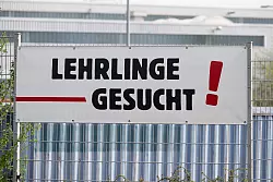 Trotz mauer Konjunktur suchen viele Handwerksbetriebe nach wie vor händeringend Nachwuchs. (Symbolbild) - © Sebastian Kahnert/dpa