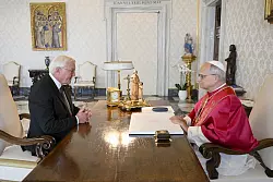 Steinmeier l&auml;dt den Papst zu Besuch nach Deutschland ein. - &copy; Vatican Media/IPA via ZUMA Press/dpa