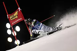Anton Grammel in Aktion beim Nacht-Riesenslalom von Schladming. - &copy; Gabriele Facciotti/AP/dpa