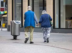 1.668 Euro erhalten Rentnerinnen und Rentner im Schnitt nach 45 Versicherungsjahren. (Archivbild) - © Thomas Banneyer/dpa