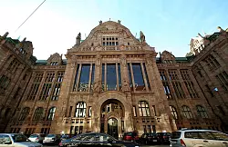 Verwaltungsgericht lehnt Eilanträge gegen NRW-Krankenhausplan ab. - © Roland Weihrauch/dpa