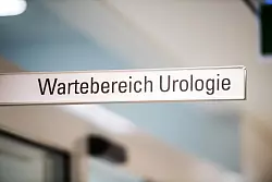 Urologinnen und Urologen behandeln nicht nur Männer, sondern auch Frauen. - © Andreas Arnold/dpa/dpa-tmn